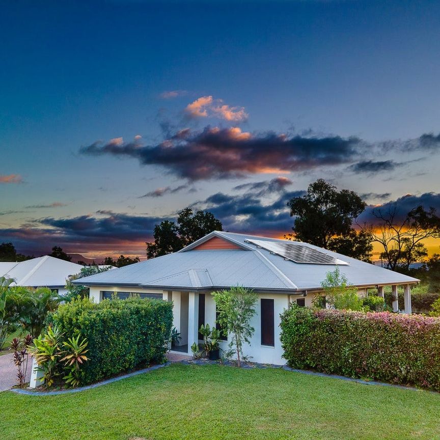 SPACIOUS FAMILY LIVING + MEDIA ROOM + SOLAR + NO REAR NEIGHBOURS - Photo 1