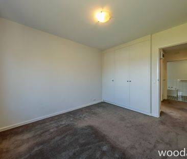 Spacious with a Retro Flare - Photo 4