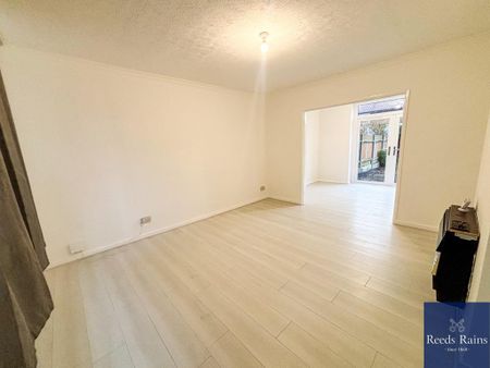 3 bedroom end of terrace house to rent - Photo 2