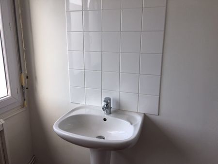 Location Appartement 3 pièces 58m² EU 76260 - Photo 3