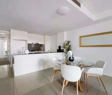 Split level apartment with generous proportions - Photo 3