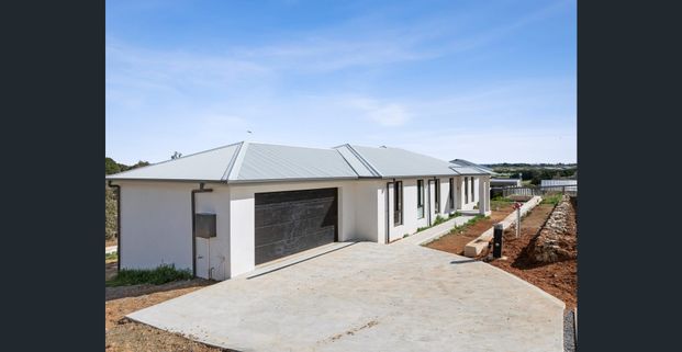 17 Snow Gums Drive - Photo 1