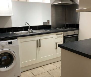 2 Bed Flat, Elmwood Road, CR0 - Photo 5