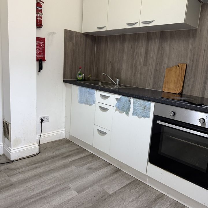 Room in a Shared House, Hilda Road, E16 - Photo 1