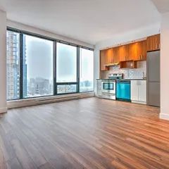 1 room apartment of 80m² in Montreal - Photo 2