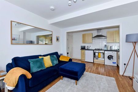 A furnished one bed first floor apartment with excellent access to Globe Park and M4/M40 - Photo 5