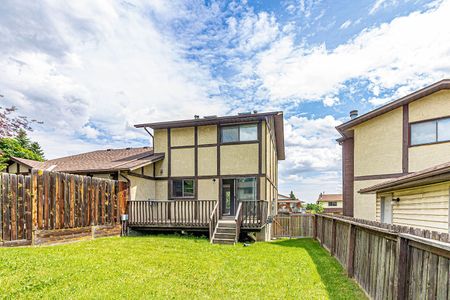 64 Dalhousie Crescent. NW, Calgary - Photo 4