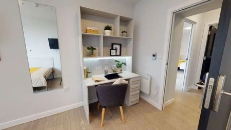 Bronze 2 Bed Apt Plus - Photo 2