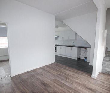 3 bedroom apartment to rent - Photo 2