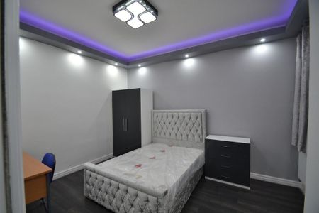 6 bedroom house to rent - Photo 3