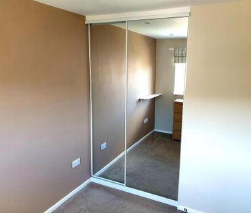 2 bedroom end of terrace house to rent - Photo 5