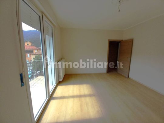 Trilocale piazza Libertà 21, Centro, Quarona - Photo 1
