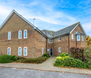 2 bed flat to rent in Apex Court, 82 Avenue Road, BH23 - Photo 2