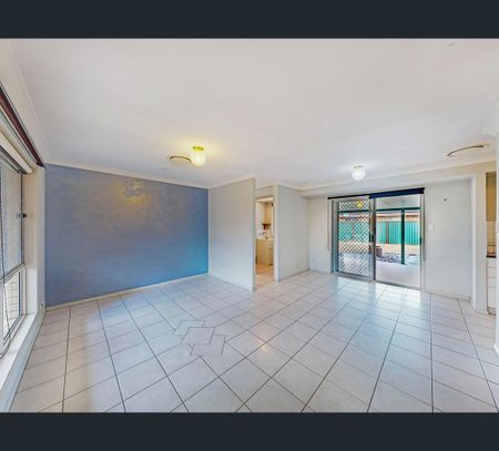 Spacious Family Home with Brand New Carpet and Ducted Air-Cons - Photo 2