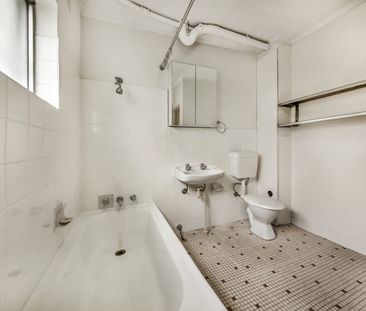 Centrally Located Two Bedroom Unit with Air Conditioning in a Parks... - Photo 5