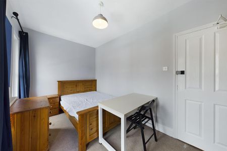 4 bedroom terraced house to rent - Photo 5
