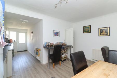 2 bedroom terraced house to rent - Photo 2