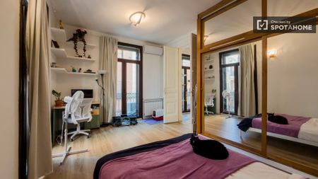 barcelona, Catalonia 08002 - Photo 5