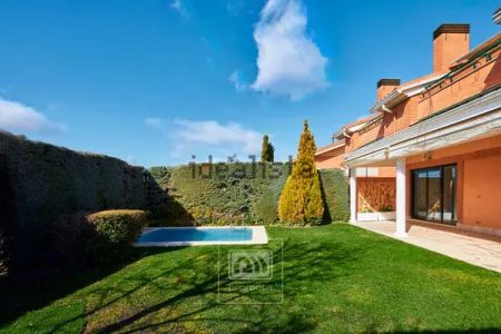 Alquiler de chalet pareado en Encinar de los Reyes - Photo 5