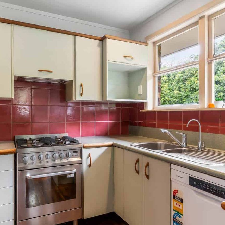 Family Haven: Sunny, Spacious & Superbly Locat... - Photo 1