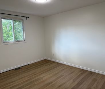 For Lease - 212 Country Club Drive, Guelph, Ontario - Photo 6