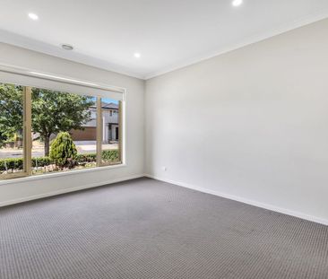 Modern Family Living in Sought-After Fraser Rise - Photo 5