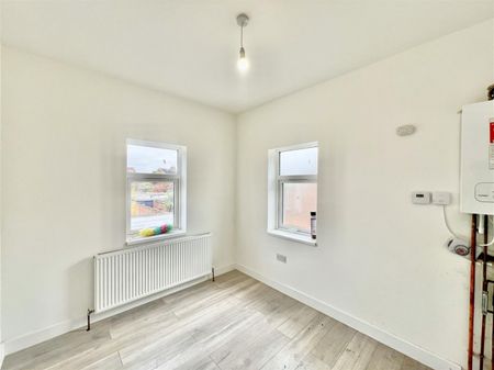 The Clumps, Ashford, TW15 - Photo 3