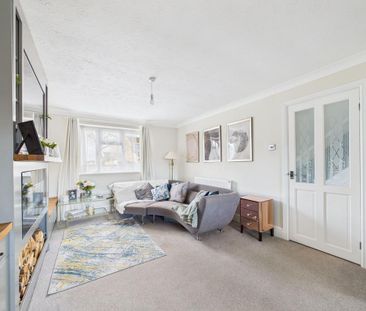 4 bedroom semi-detached house to rent - Photo 3