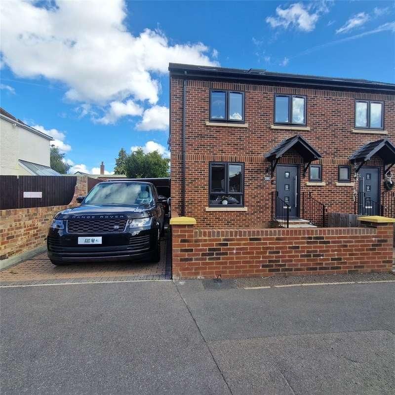 Victoria Road, Eton Wick, Windsor, Berkshire, SL4 - Photo 1