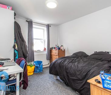 4 bed Apartment for Rent - Photo 3