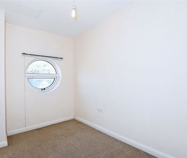 2 Bed Flat, Iliffe Close, RG1 - Photo 4