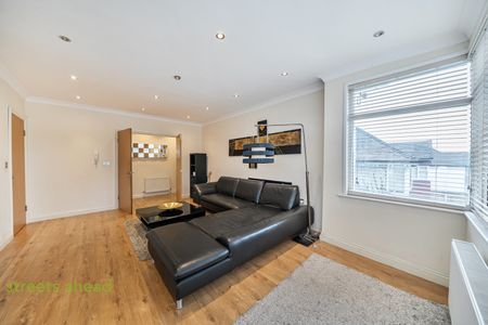 Woodcote Grove Road, Coulsdon, CR5 - Photo 2