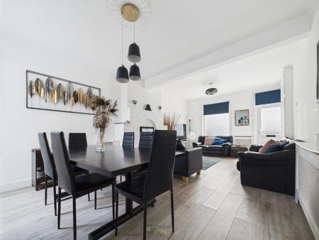 3 bedroom end of terrace house to rent - Photo 2