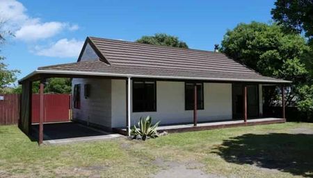 Fabulous Two-Bedroom Home in Waikanae Beach - Photo 3
