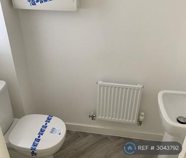 3 bedroom semi-detached house to rent - Photo 6