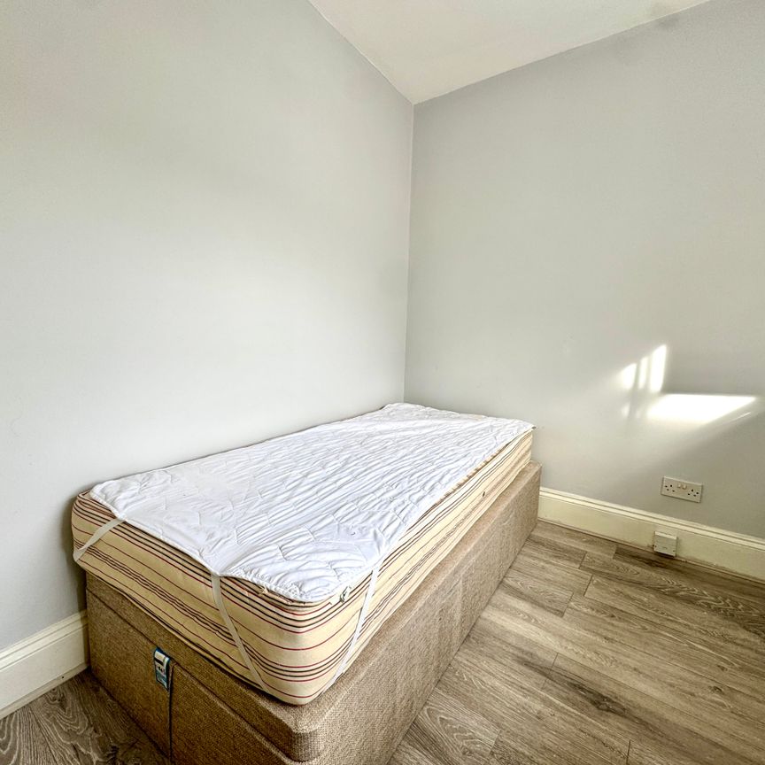 Blythe Road, Shepherds Bush, W14 - Photo 1