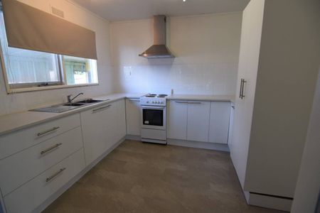 Fully Furnished Charming 3-Bedroom Home with Carport - Photo 3