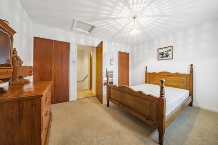 Rotherwood Close, Wimbledon, London, SW20 - Photo 2