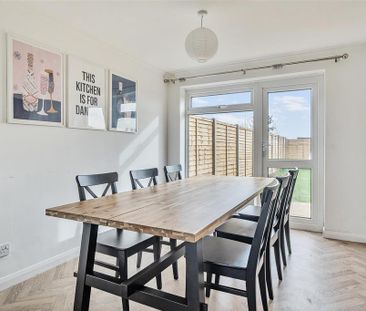 3 bedroom semi-detached house to rent - Photo 4