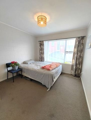 Two Bedroom Flat in the Heart of Morningside - Photo 2