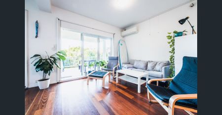 Pet friendly two bed apartment just moments from the water - Photo 4