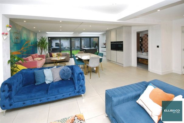 The Vale, NW11, Golders Green - Photo 1