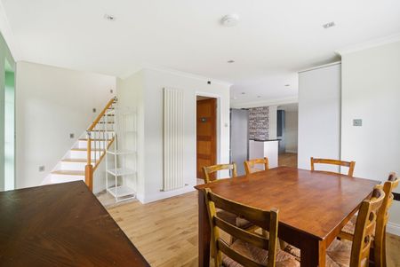 Available from 23/02/2026 - Photo 2