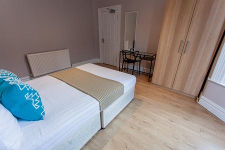 5 bedroom terraced house to rent - Photo 4