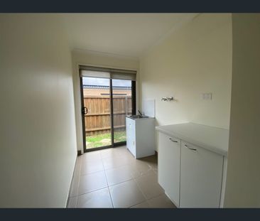 18 Merivale Drive, Truganina, Vic 3029 - Photo 3