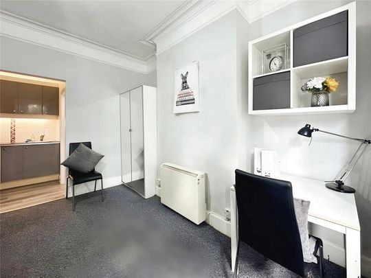 Studio to rent - Photo 1