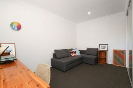 Updated 2 Bedroom Villa With Garage - Photo 4