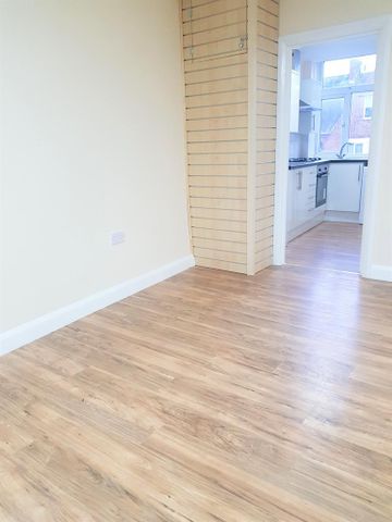 1 bedroom retirement property to rent - Photo 5