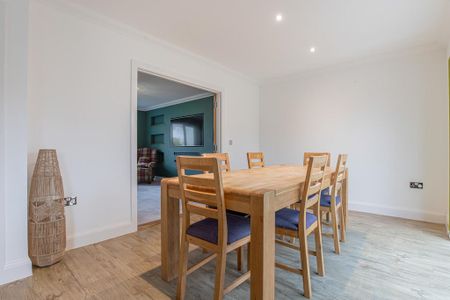 4 bedroom detached house to rent - Photo 3