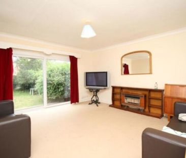 6 bedroom Detached house to rent - Photo 2